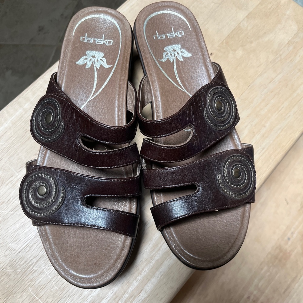 Dansko Brown Sandals Comfortable Slide Design